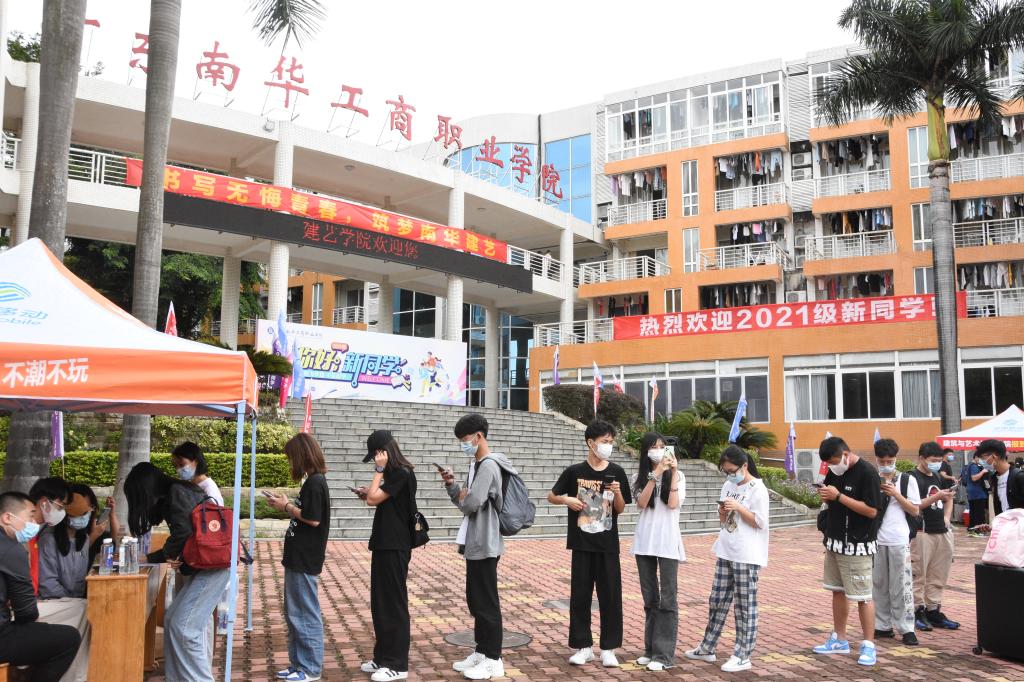 0A8A40BCFB6676B419E0D2C9FA2_CC0F688B_267FD.jpg?e= 0A8A40BCFB6676B419E0D2C9FA2_CC0F688B_267FD.jpg?e=