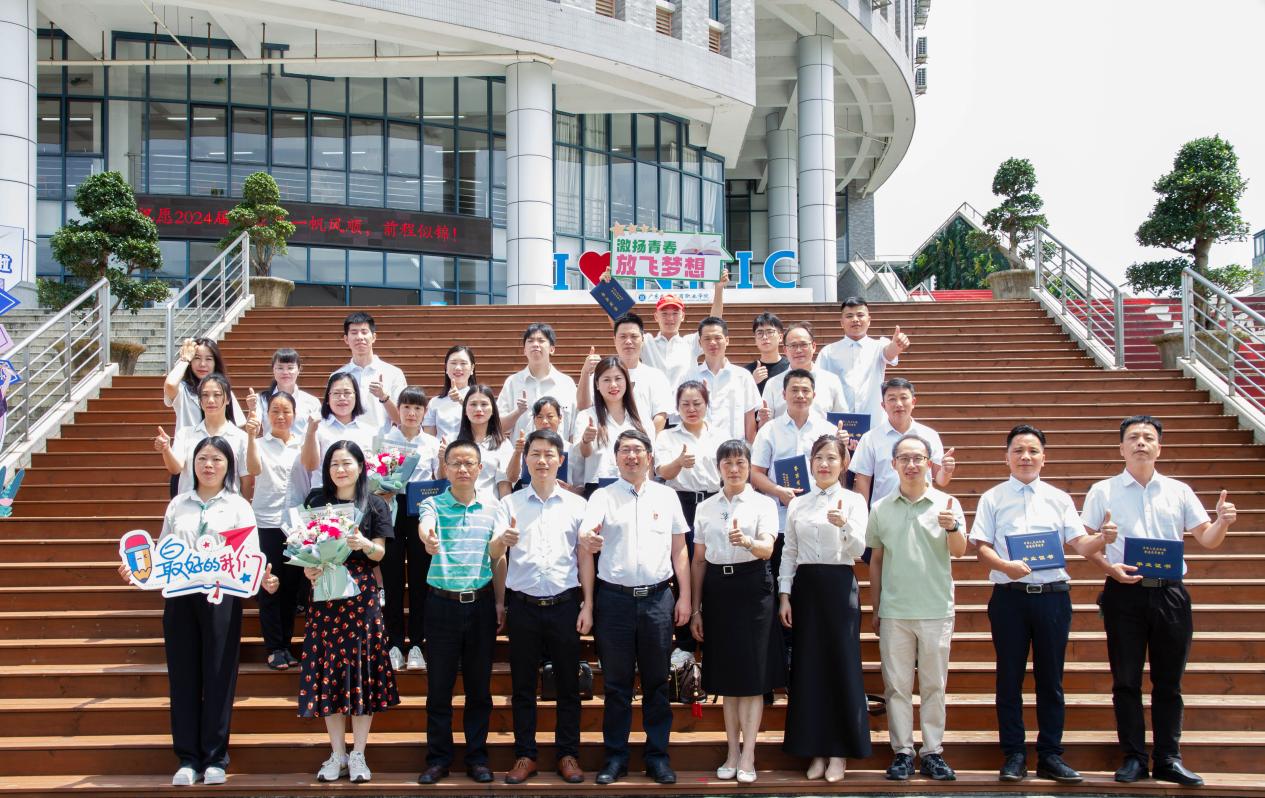 0AB685EDB9823B26CEE8236B966_D0B0F465_31BF6.jpg?e= 0AB685EDB9823B26CEE8236B966_D0B0F465_31BF6.jpg?e=