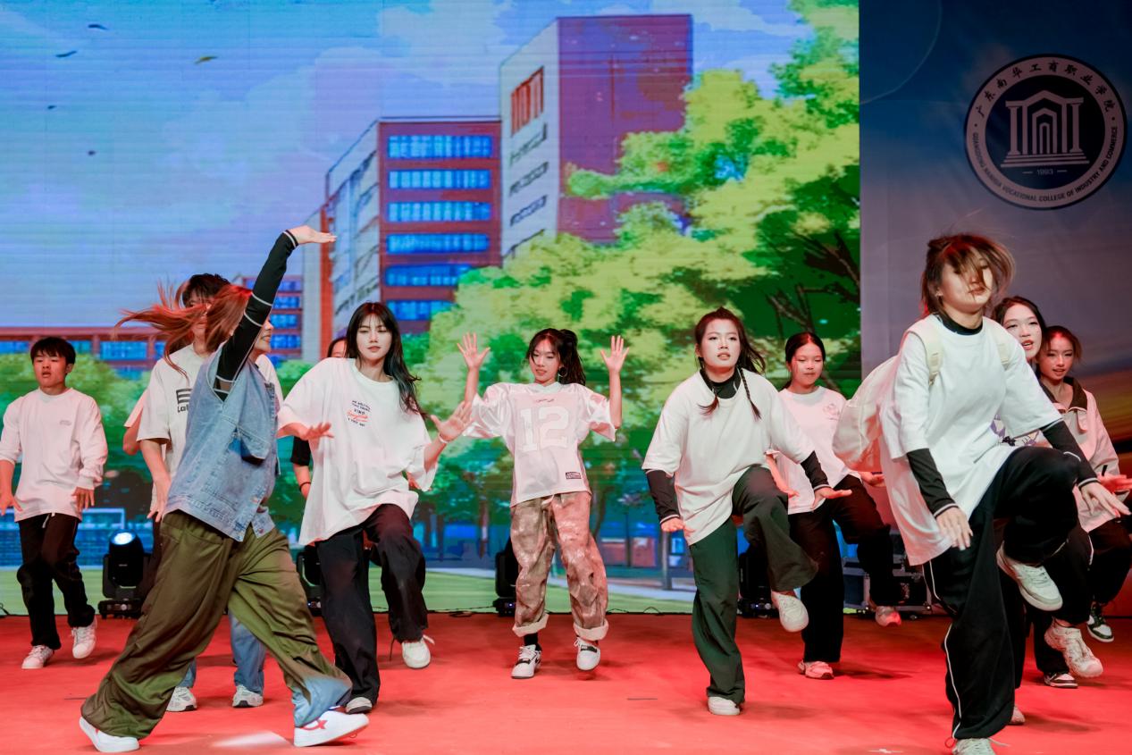 Â齫ºúÁË2(ÖйúÓÎ)¹Ù·½ÍøÕ¾ - IOS/°²×¿Í¨Óðæ/ÊÖ»úAPPÏÂÔØ