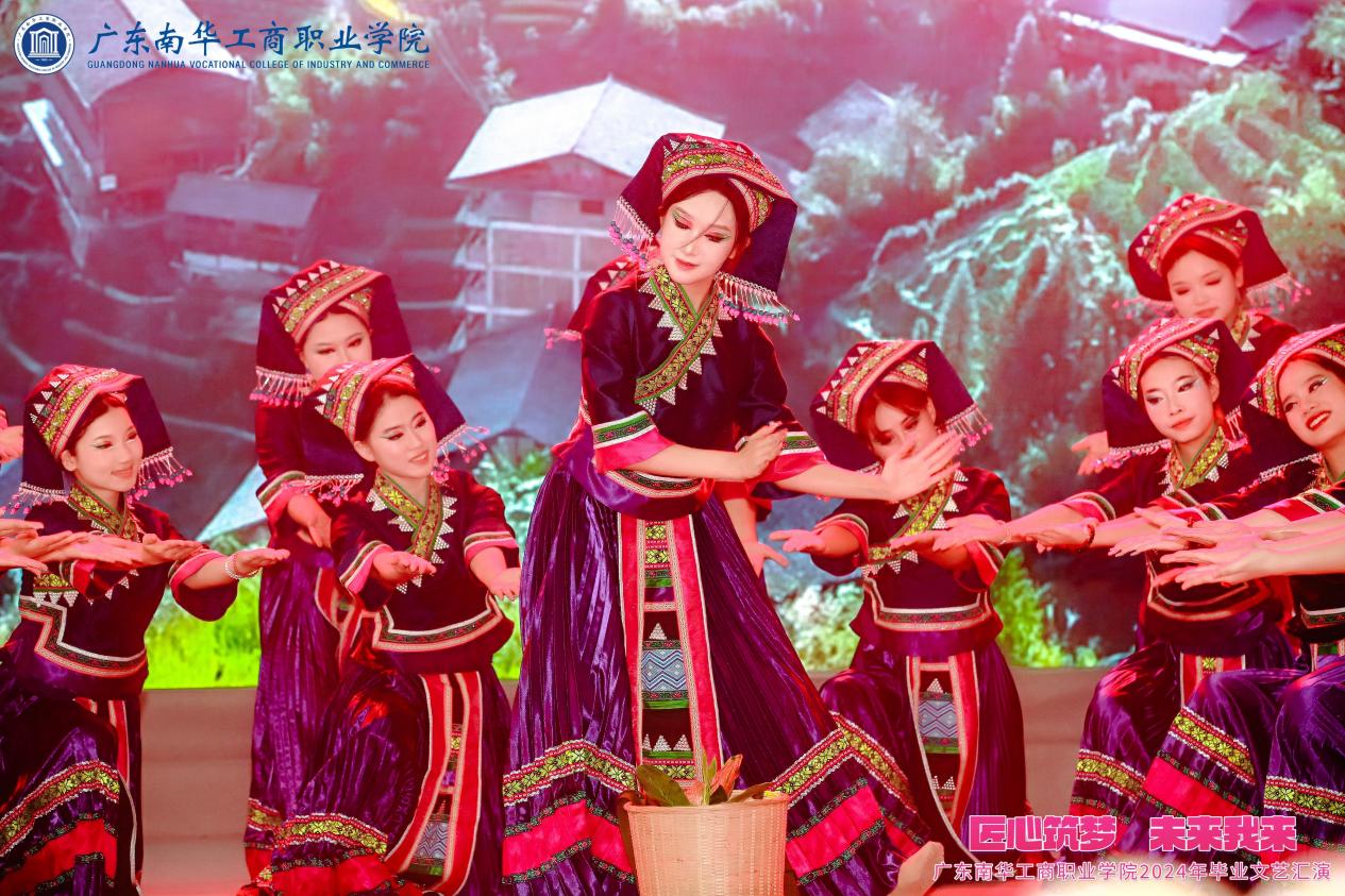 F4DECA89A129F64D88037D0BF62_865A43FD_337A3.jpeg?e= F4DECA89A129F64D88037D0BF62_865A43FD_337A3.jpeg?e=