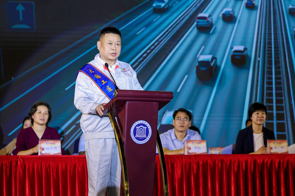 053B05DCBF1005994831BFE5FA3_C2205ADC_18F77