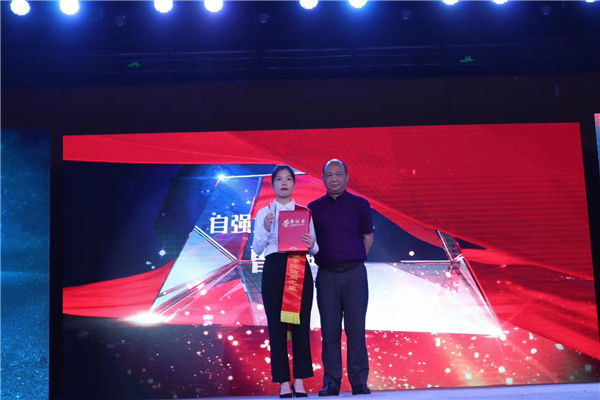 63A5C9ACEA822E919403D2A561C_06D97868_3E859.jpg?e=