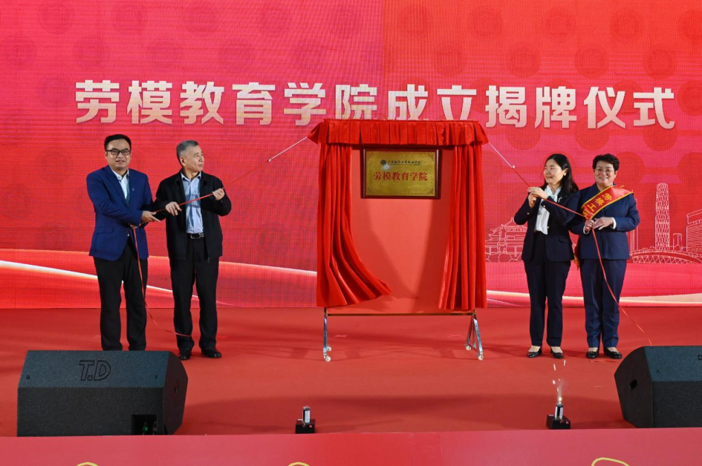 FA376124B9FB39EA766A5D6D240_8E947904_170361.png?e= FA376124B9FB39EA766A5D6D240_8E947904_170361.png?e=