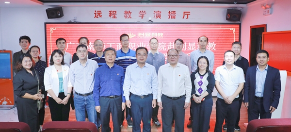 11A962D6E40EB975073CEA7D514_39DDB340_258DB.jpg?e= 11A962D6E40EB975073CEA7D514_39DDB340_258DB.jpg?e=