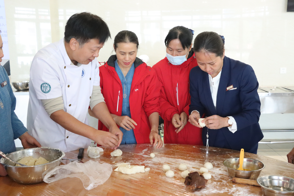 0F053E79AF6E5D93A9968CA2CF5_9B2C47DD_182F32